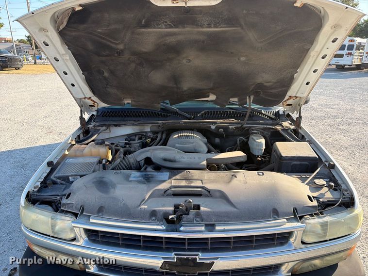 image for item EX4159 2004 Chevrolet Suburban 1500  SUV