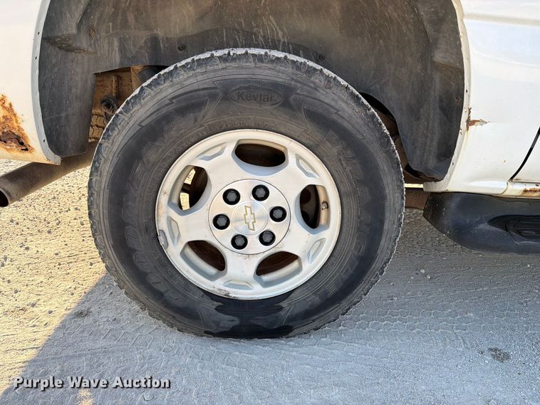 image for item EX4159 2004 Chevrolet Suburban 1500  SUV