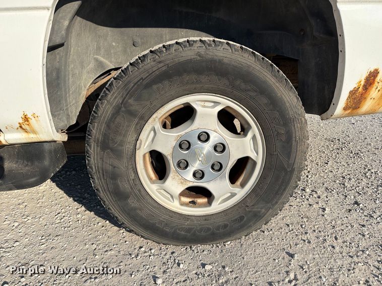 image for item EX4159 2004 Chevrolet Suburban 1500  SUV