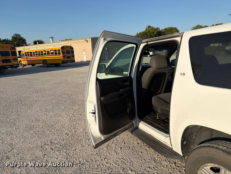 image for item EX4160 2007 Chevrolet Suburban 1500 SUV