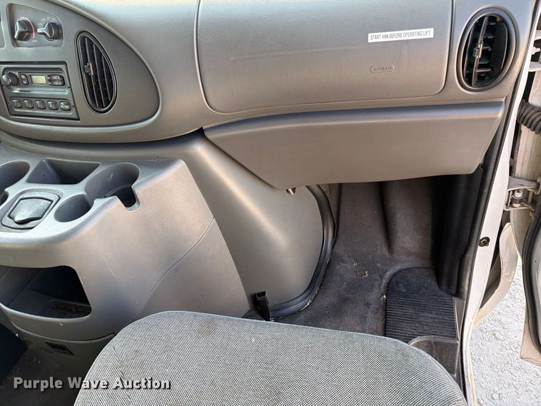 image for item EX4161 2004 Ford E250 van
