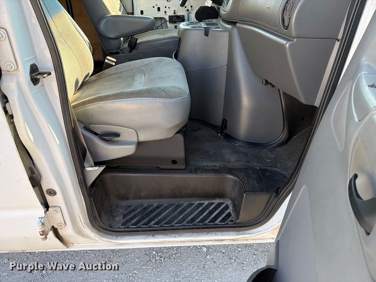 image for item EX4161 2004 Ford E250 van