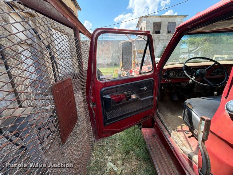 image for item EX4163 1978 Ford F600 dump truck