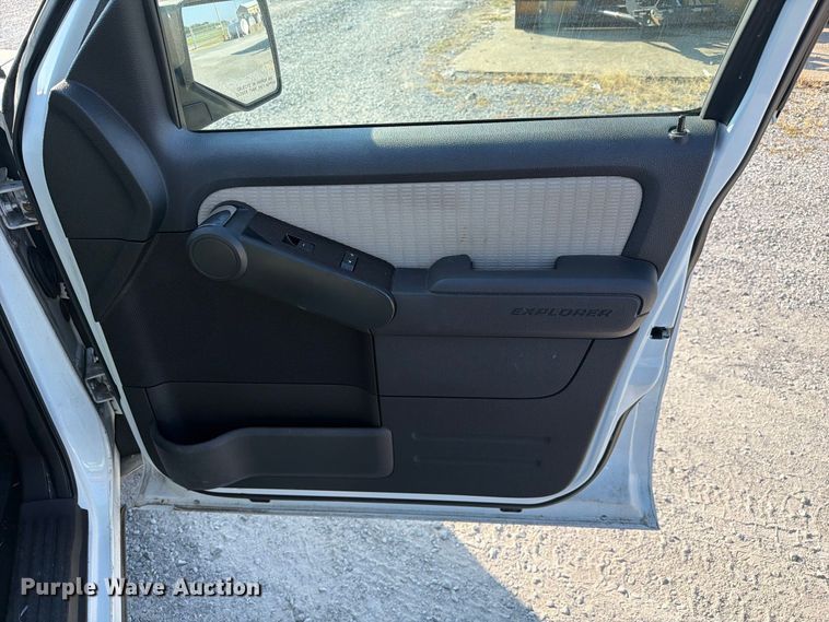 image for item FC3333 2008 Ford Explorer SUV