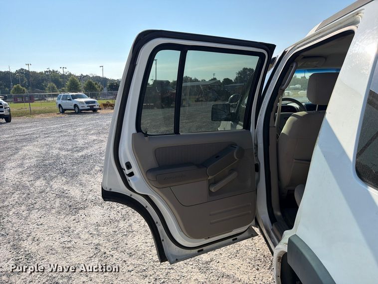 image for item FC3334 2007 Ford Explorer SUV
