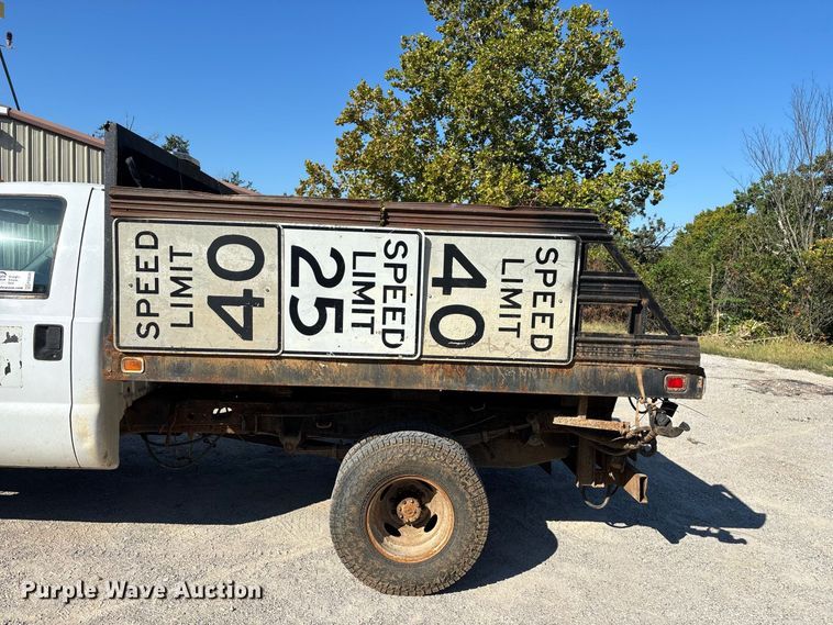 image for item FG0636 1999 Ford F-350 dump bed pickup truck
