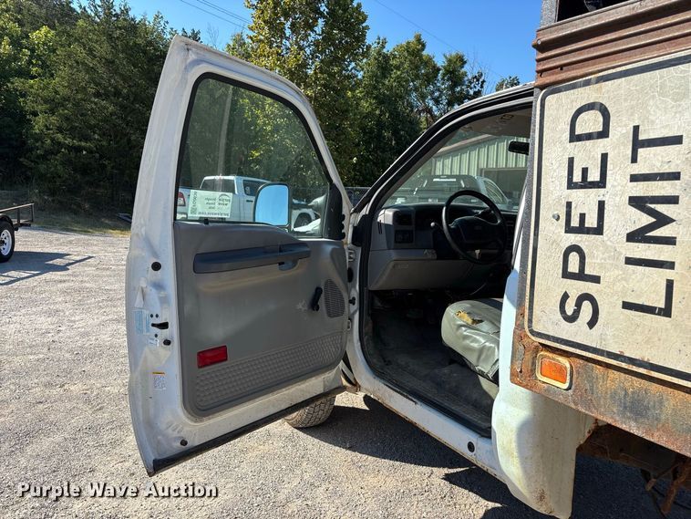image for item FG0636 1999 Ford F-350 dump bed pickup truck
