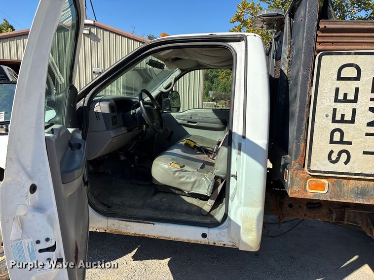 image for item FG0636 1999 Ford F-350 dump bed pickup truck