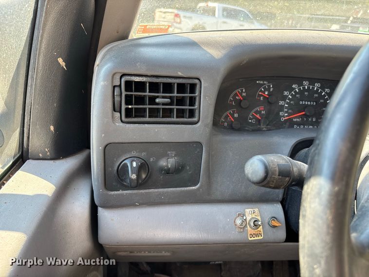 image for item FG0636 1999 Ford F-350 dump bed pickup truck
