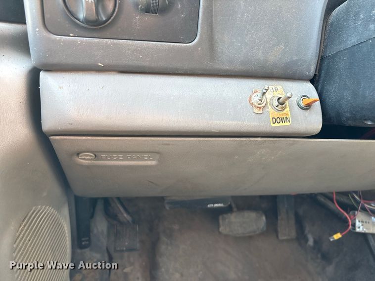 image for item FG0636 1999 Ford F-350 dump bed pickup truck