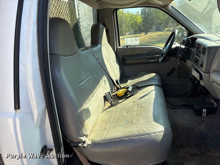 image for item FG0636 1999 Ford F-350 dump bed pickup truck