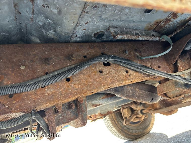 image for item FG0636 1999 Ford F-350 dump bed pickup truck