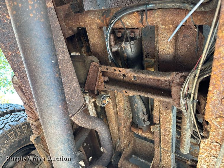 image for item FG0636 1999 Ford F-350 dump bed pickup truck