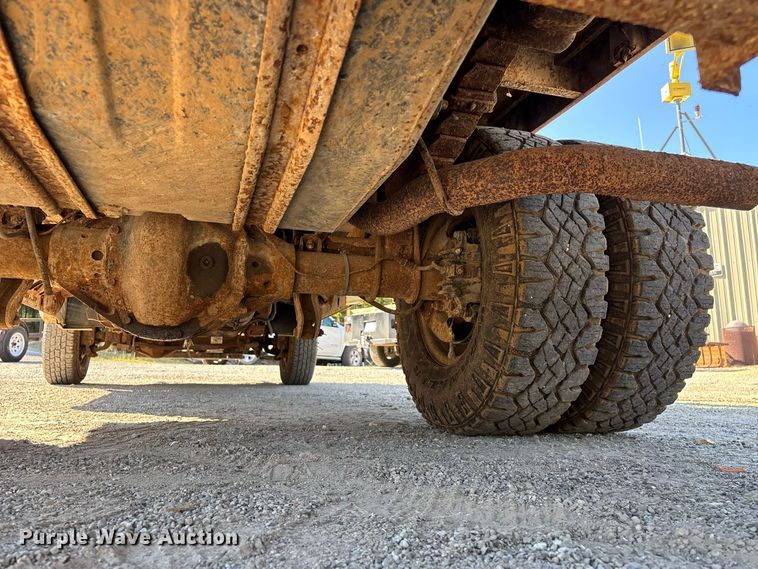 image for item FG0636 1999 Ford F-350 dump bed pickup truck