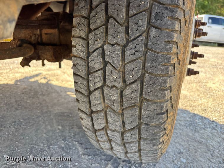 image for item FG0636 1999 Ford F-350 dump bed pickup truck
