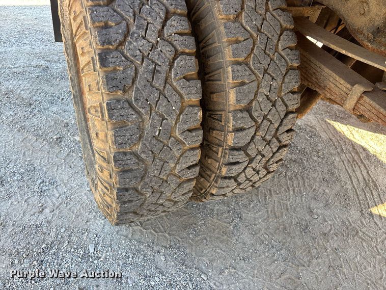 image for item FG0636 1999 Ford F-350 dump bed pickup truck