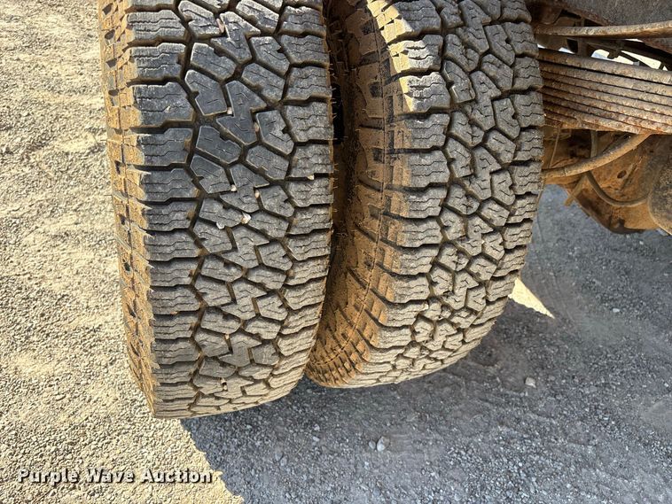 image for item FG0636 1999 Ford F-350 dump bed pickup truck
