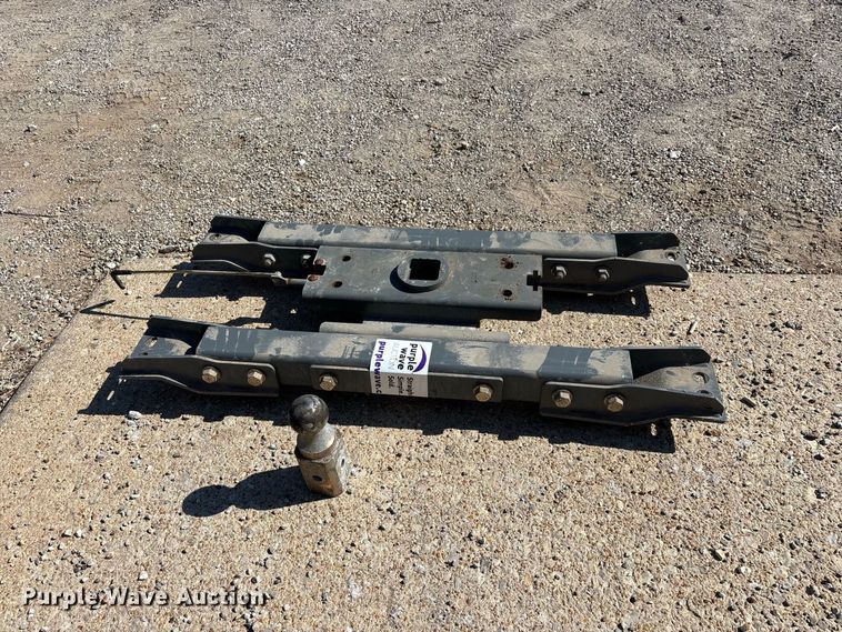 image for item FG0637 Gooseneck hitch