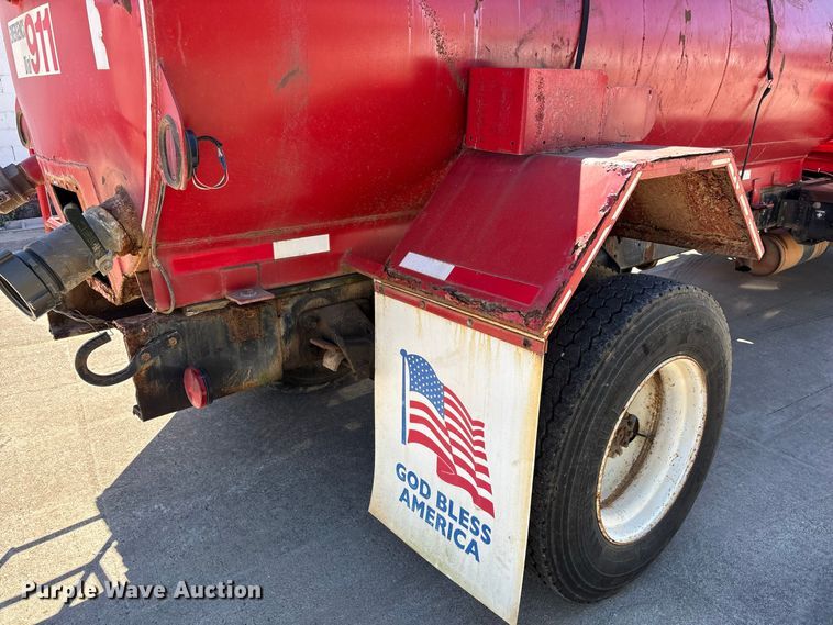 image for item FG0640 1997 Ford tanker fire truck