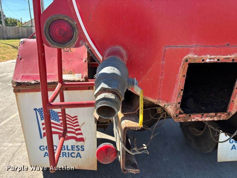 image for item FG0640 1997 Ford tanker fire truck
