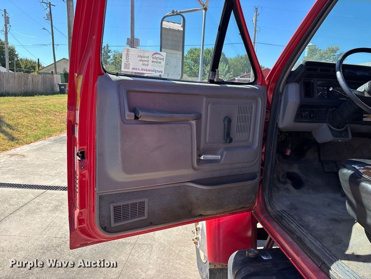 image for item FG0640 1997 Ford tanker fire truck
