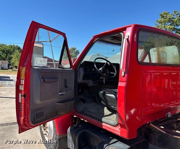 image for item FG0640 1997 Ford tanker fire truck