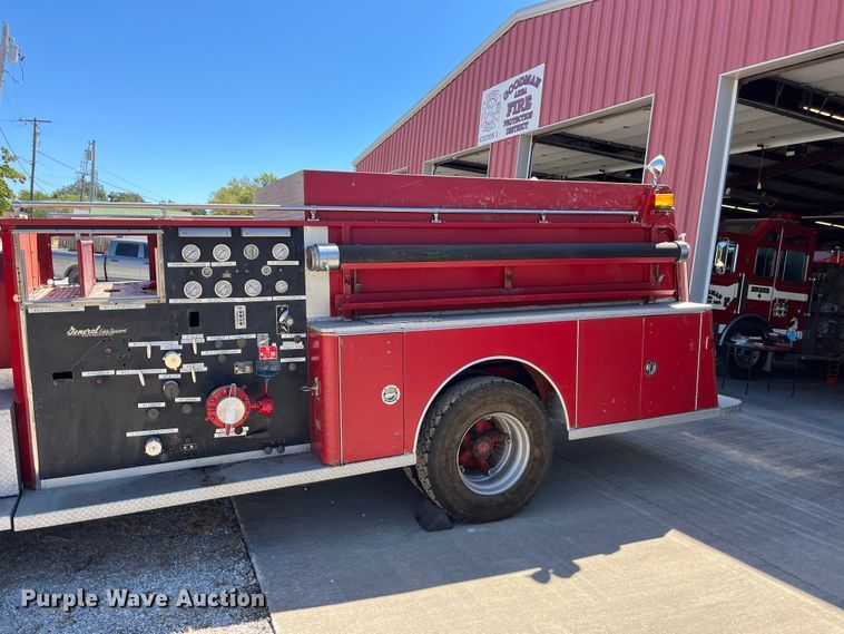 image for item FG0642 1971 International Harvester General C0-8190 pumper fire truck