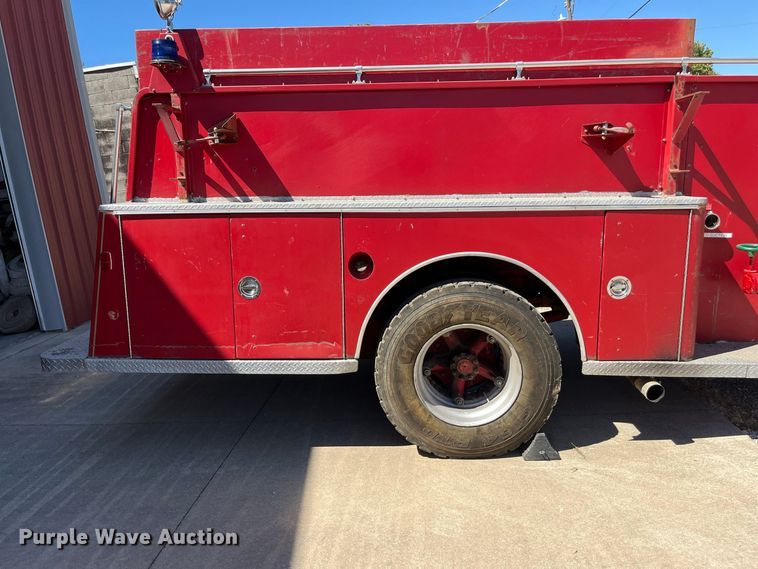 image for item FG0642 1971 International Harvester General C0-8190 pumper fire truck
