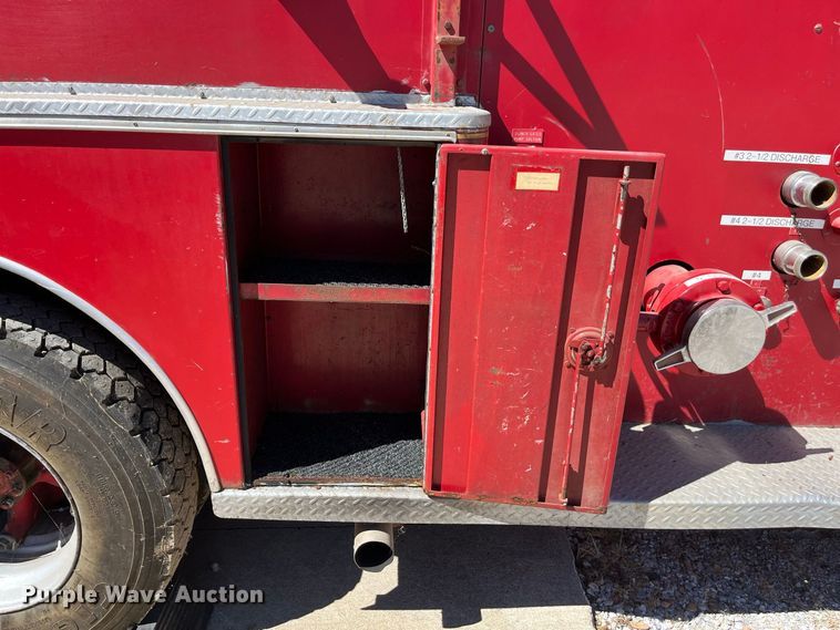 image for item FG0642 1971 International Harvester General C0-8190 pumper fire truck