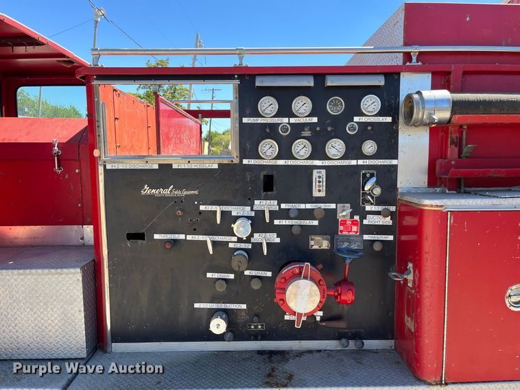 image for item FG0642 1971 International Harvester General C0-8190 pumper fire truck