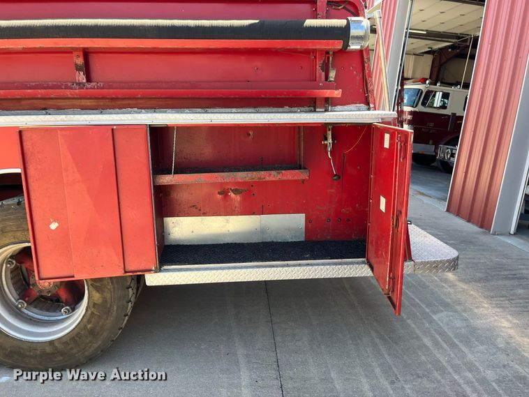image for item FG0642 1971 International Harvester General C0-8190 pumper fire truck