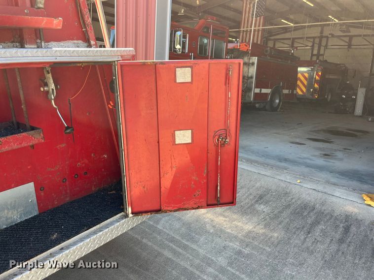 image for item FG0642 1971 International Harvester General C0-8190 pumper fire truck