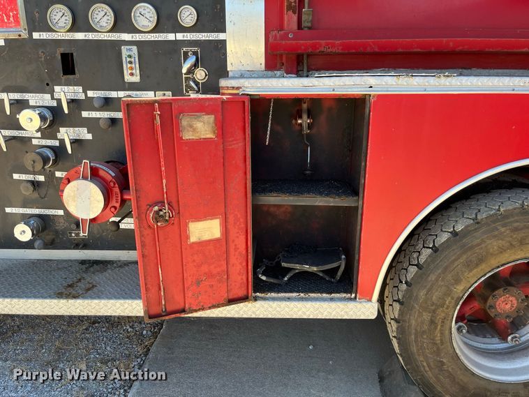 image for item FG0642 1971 International Harvester General C0-8190 pumper fire truck