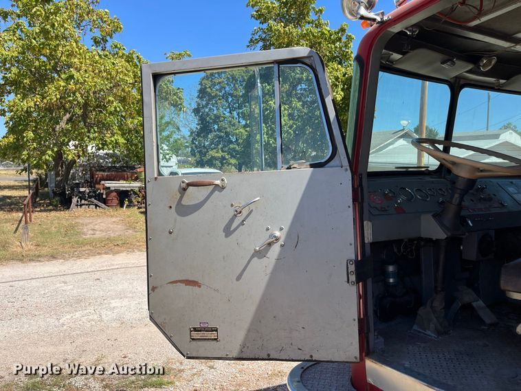 image for item FG0642 1971 International Harvester General C0-8190 pumper fire truck