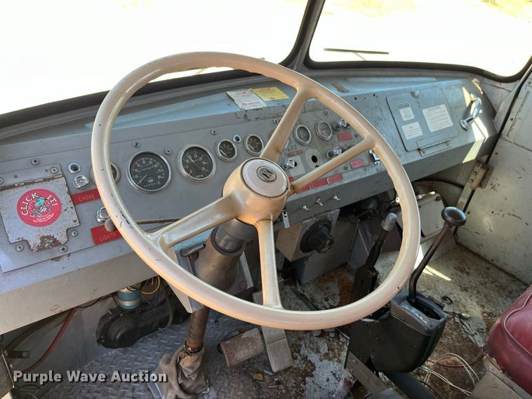 image for item FG0642 1971 International Harvester General C0-8190 pumper fire truck