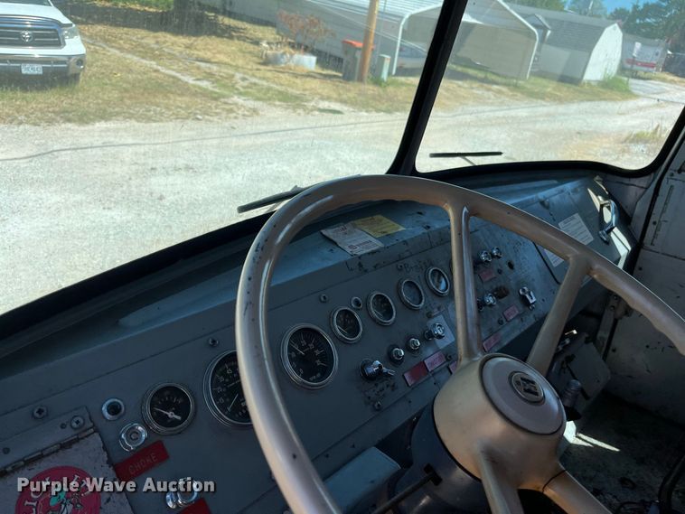 image for item FG0642 1971 International Harvester General C0-8190 pumper fire truck