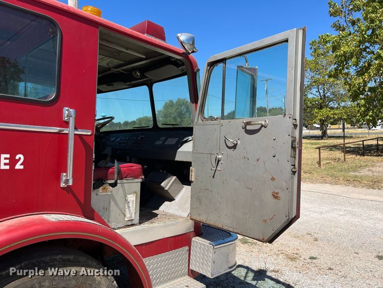 image for item FG0642 1971 International Harvester General C0-8190 pumper fire truck