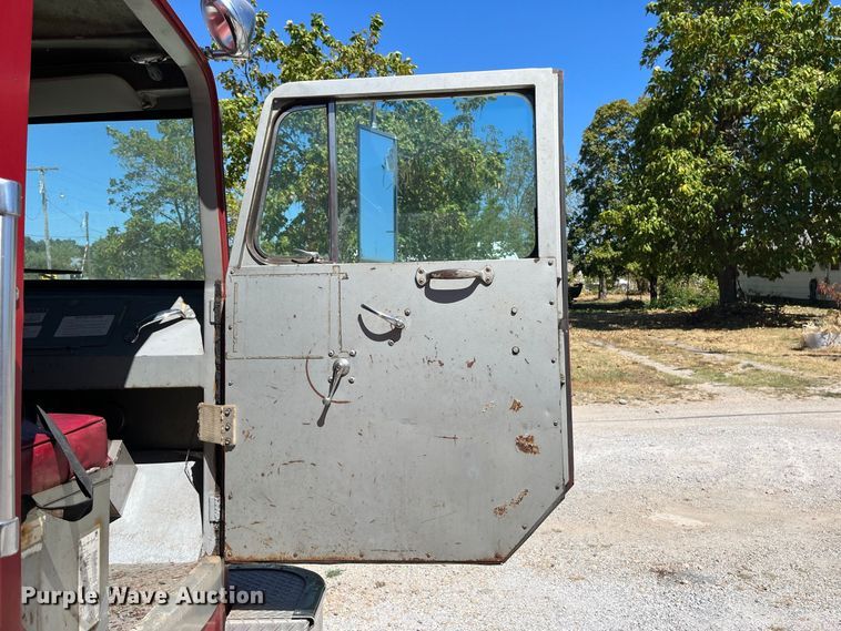 image for item FG0642 1971 International Harvester General C0-8190 pumper fire truck