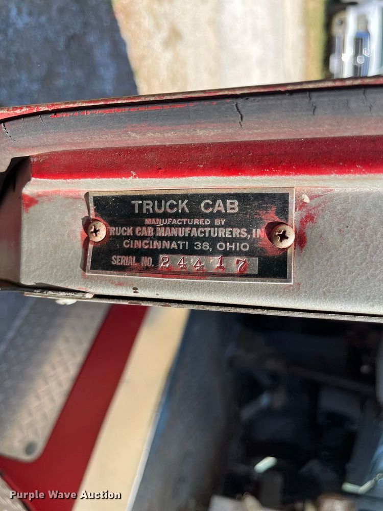 image for item FG0642 1971 International Harvester General C0-8190 pumper fire truck