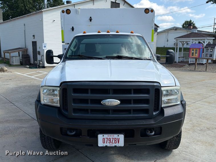 image for item FG3007 2006 Ford F550 chipper truck