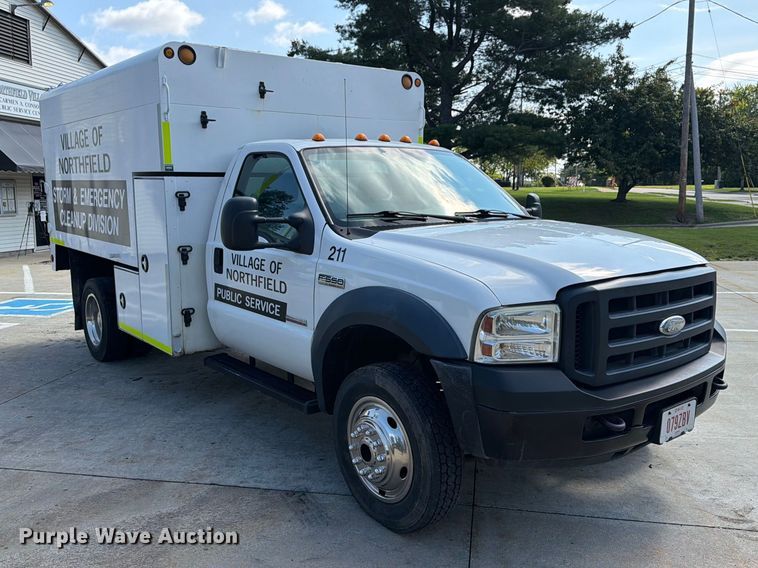 image for item FG3007 2006 Ford F550 chipper truck