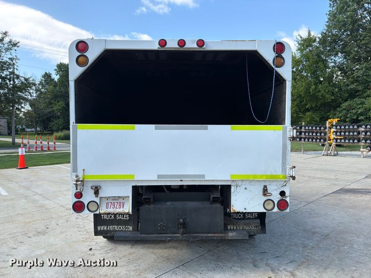 image for item FG3007 2006 Ford F550 chipper truck