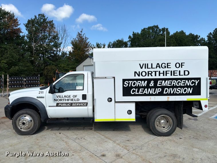 image for item FG3007 2006 Ford F550 chipper truck