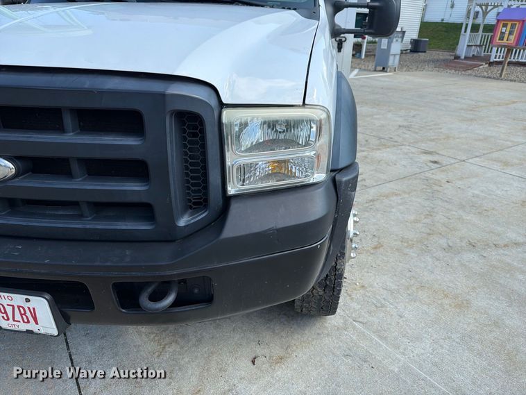 image for item FG3007 2006 Ford F550 chipper truck