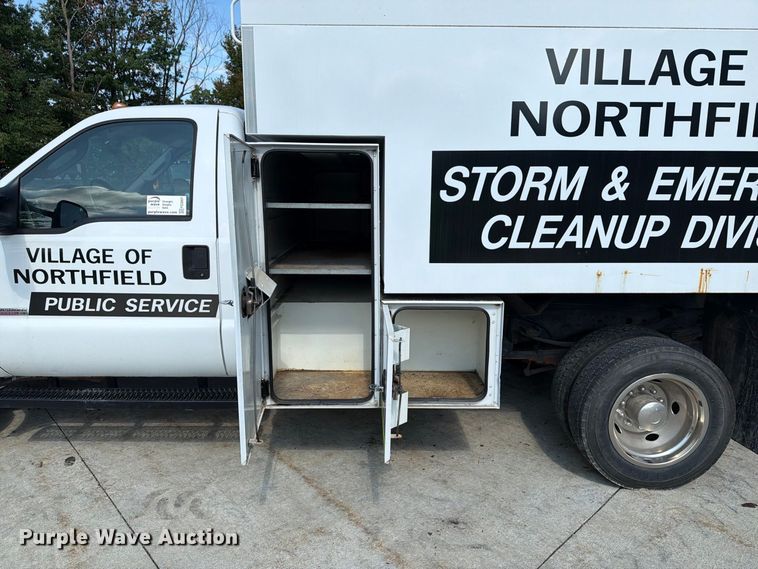 image for item FG3007 2006 Ford F550 chipper truck