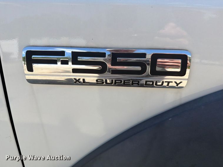 image for item FG3007 2006 Ford F550 chipper truck