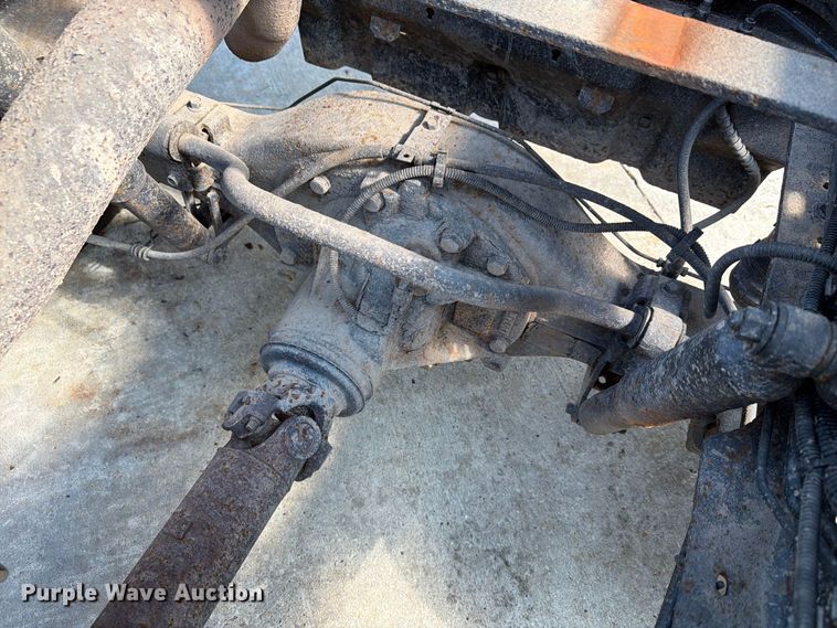 image for item FG3007 2006 Ford F550 chipper truck