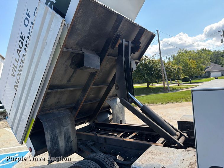 image for item FG3007 2006 Ford F550 chipper truck