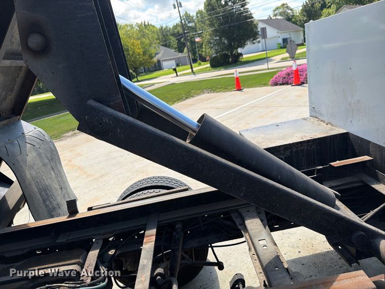 image for item FG3007 2006 Ford F550 chipper truck