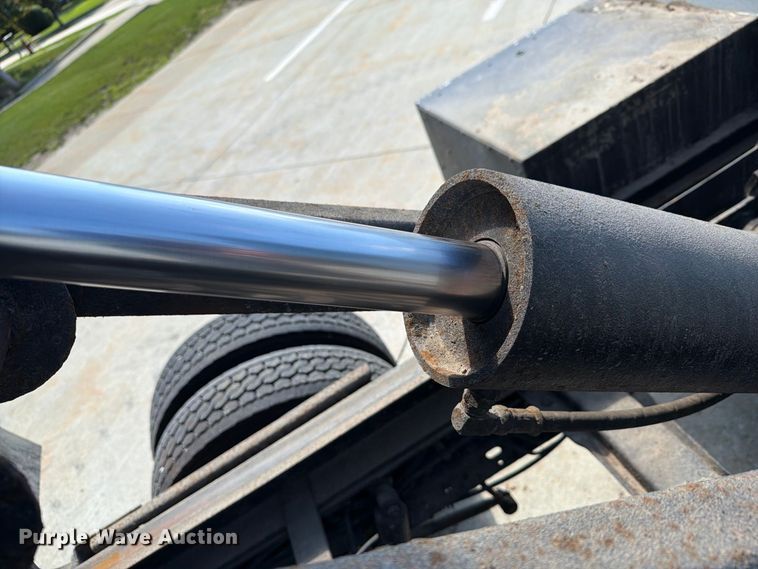 image for item FG3007 2006 Ford F550 chipper truck